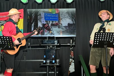 Schuddebuiken bij bonte avonden van de Veenmollen in Milheeze