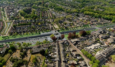 Vughtenaar vecht voor hoger geluidsscherm langs spoor, maar krijgt nul op rekest bij Raad van State