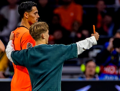Stadionverbod van vijf jaar voor jonge veldbestormer (13) bij Oranje