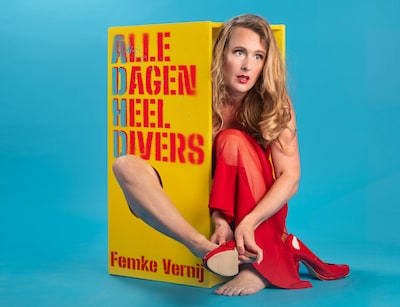 Cabaretier Femke Vernij staat met voorstellling 'Alle Dagen Heel Divers' in Stolwijk