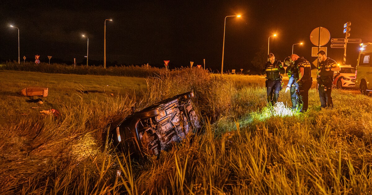 Automobilist belandt in sloot bij Buitenpost en wordt aangehouden
