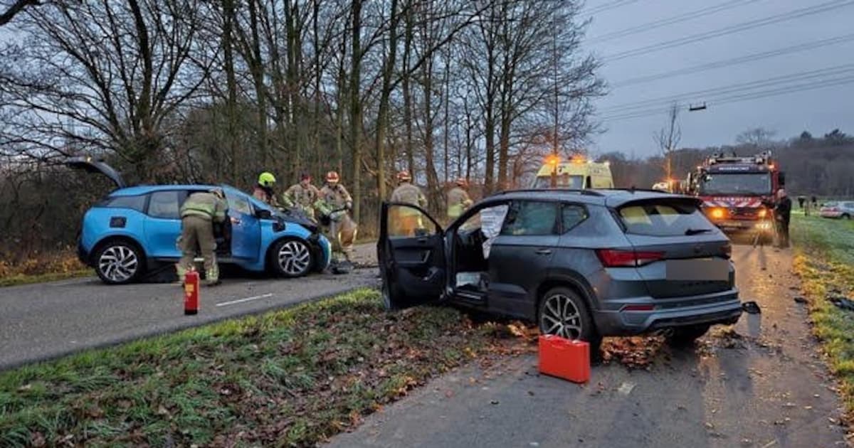 Drie auto's in botsing aan Bondersweg in Vlodrop | 112 nieuws Roerdalen