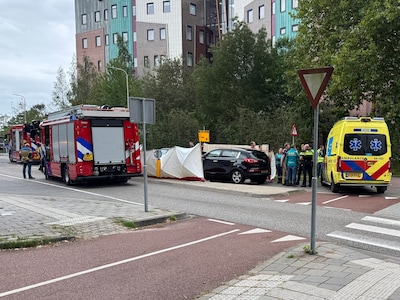 Voetganger gewond na botsing met auto in Zwolle