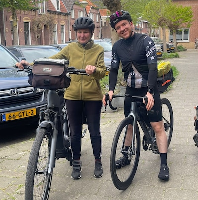 Na jaren weer samen op fietsvakantie: Noa (28) en oma Maike (78) fietsen honderden kilometers naar P
