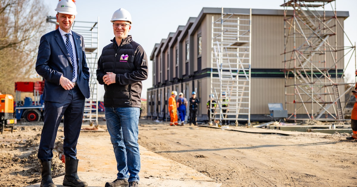 Eerste tijdelijke woningen geplaatst aan Randweg Oud-Beijerland