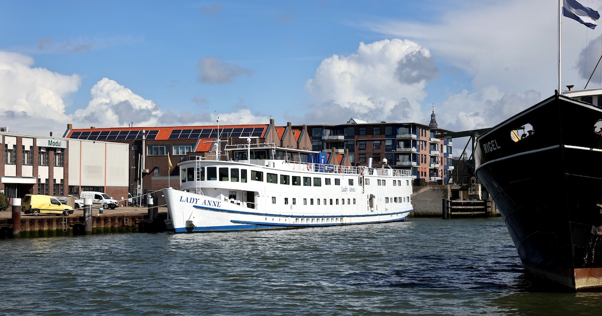 Maassluis verlengt opvang op asielboten niet, oppositie noemt dat ‘symboolpolitiek’