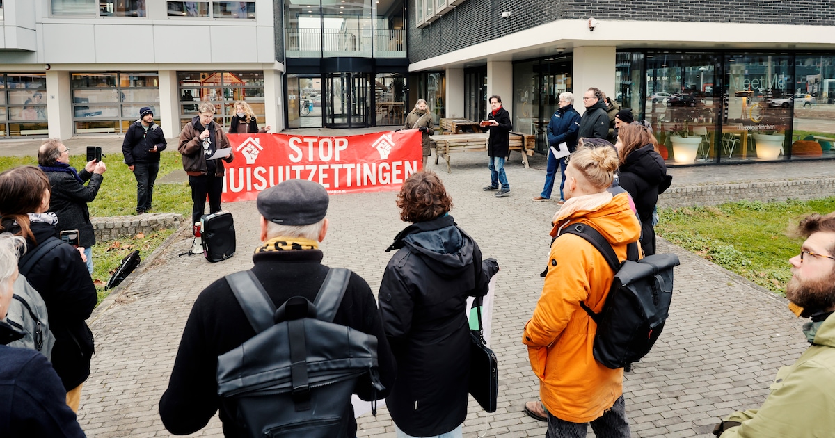 Wanhopige bewoners protesteren tegen aflopen tijdelijk huurcontract: ‘Alsof mijn huis me opnieuw wor