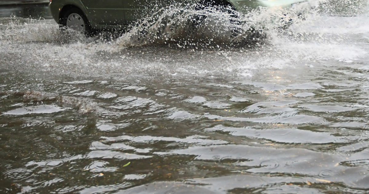 Werk aan riolering Peperstraat-Bakkerstraat in Valkenswaard voor verbetering regenwaterafvoer
