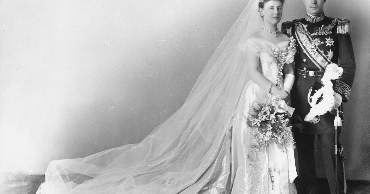 Een jonge koningin trouwt haar hertog: saluutschoten in Hellevoetsluis