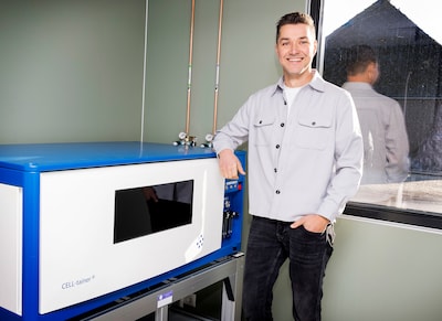 Zijn ouders waren de eerste met een melkrobot in Nederland, nu is Corné de eerste boer met kweekvlee