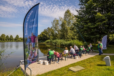 Cliënten zorgcentrum Arnhem gaan sportvissen