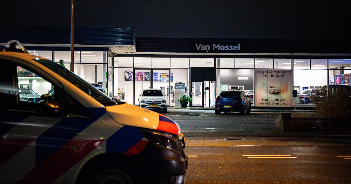 Man met mes dringt autobedrijf in Hellevoetsluis binnen