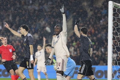 Ajax komt slecht uit kleedkamer: Amsterdammers weer op achterstand in Bakoe