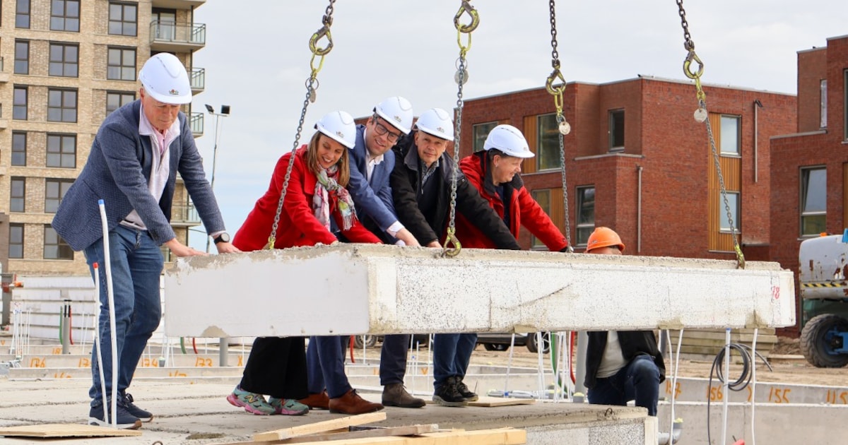 Bouw van Het Gouwe Hof in Gouda feestelijk gestart: 23 huizen voor ouderen