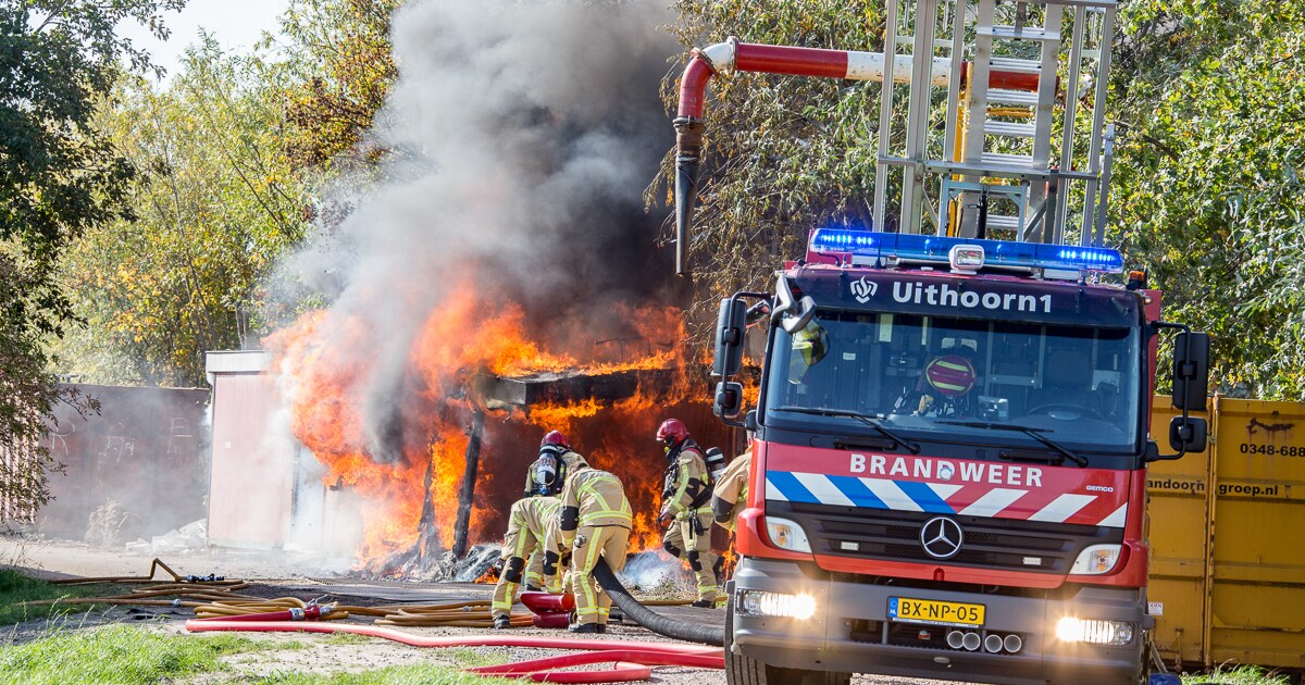 Schuurtje gaat in vlammen op in Amstelhoek