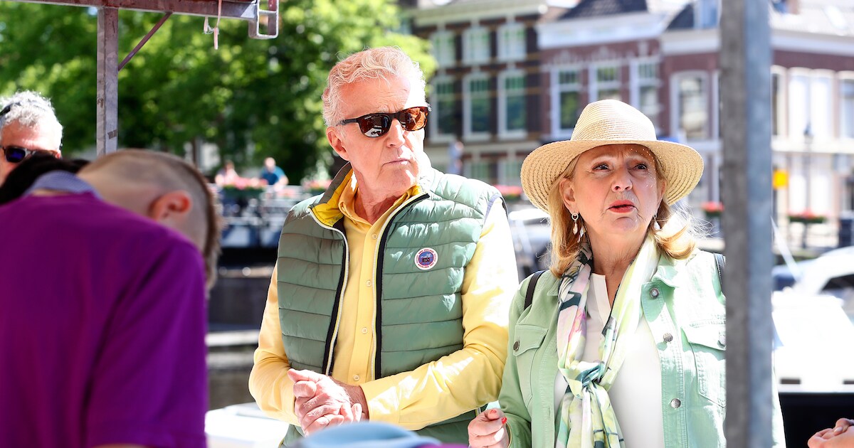 André van Duijn en Janny van der Heijden met hun bootje in de ...