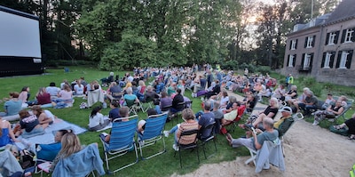 Openluchtbioscoop in Kasteelpark Geldrop: Jaws, Roofman en Song Sung Blue