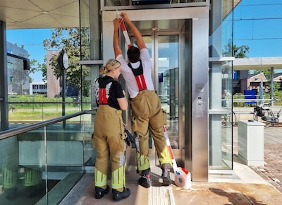 Man raakt vast in glazen lift bij station Oisterwijk, al vierde storing in korte tijd