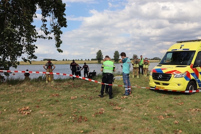 Zoektocht naar vermiste in rivier bij Waspik, ging mogelijk zwemmen nadat brandstof van boot op was