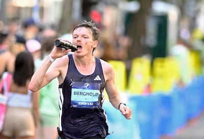 Sneller dan de eerste vrouw: Emiel Berghout geniet van vette Berlijnse marathon