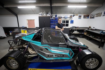 Rob van Mierlo flikt het: Nederlands kampioen bij afscheid van autocross