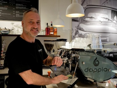 Gratis koffie! Deze koffiebar bestaat tien jaar en deelt uit