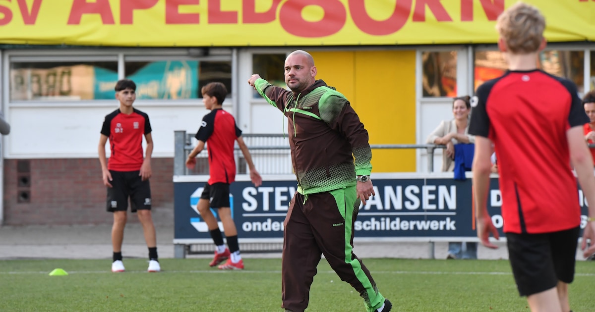 Jeugdspelers CSV genieten van training van Wesley Sneijder: ‘KNVB moet veel meer gebruik maken van d