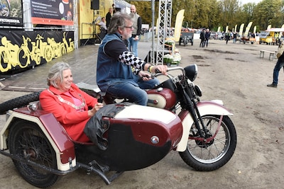 Exercitieveld in Woerden vol met oude brommers en motoren: ‘Dit is prachtig mooi’