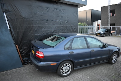 Explosie bij Bemmels autobedrijf slaat gevel weg: eigenaar begrijpt niet waarom dit gebeurd is