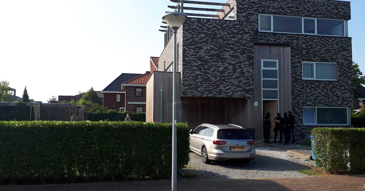 Arrestatieteam valt Woerdense villa binnen waarop eerder beslag was gelegd vanwege witwassen