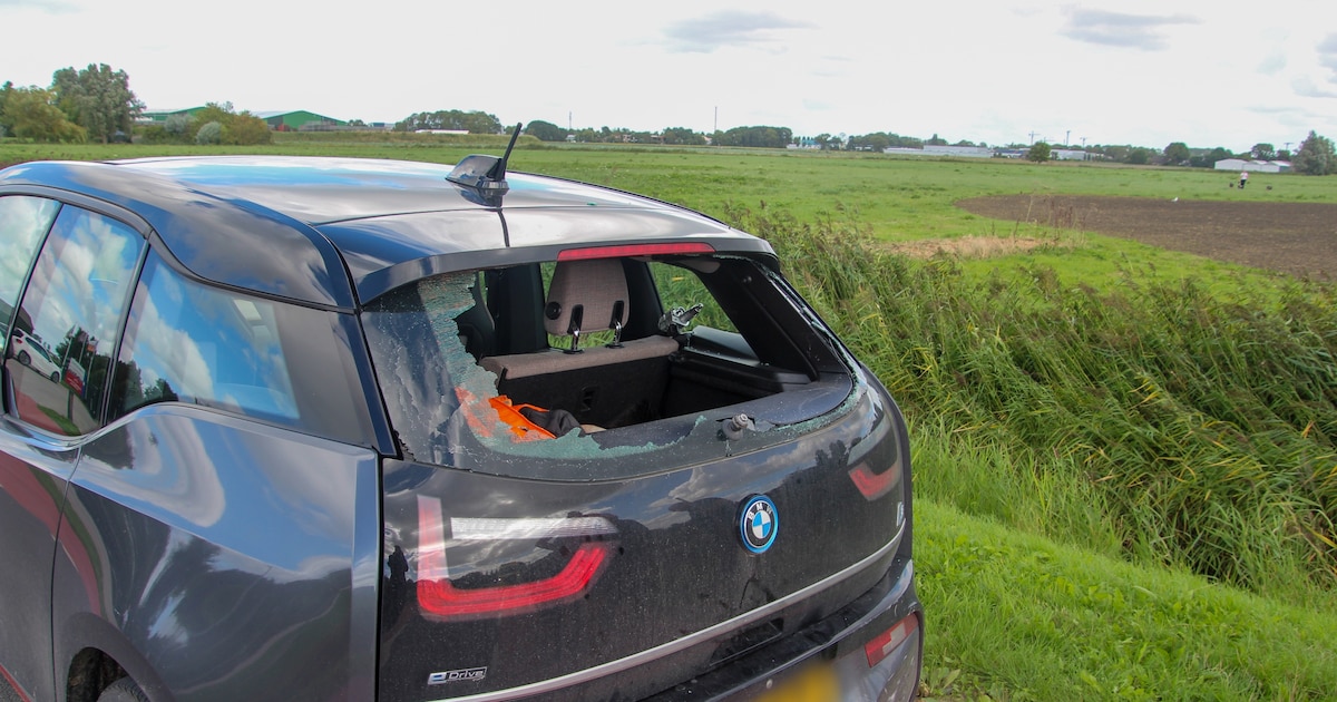 Scooterrijder knalt achterop personenauto in Sint Pancras