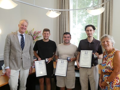 Angstig avontuur op de Lek: Wesley, Jeffrey en Lazar gehuldigd voor moedige reddingsactie