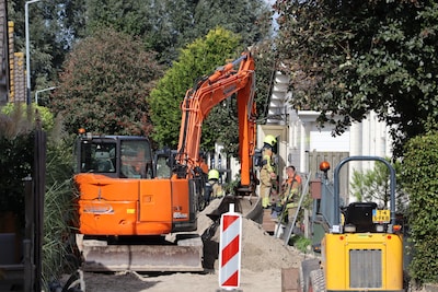 Graafwerkzaamheden veroorzaken gaslek en stroomstoring in Sprang-Capelle, enkele huizen zonder stroo
