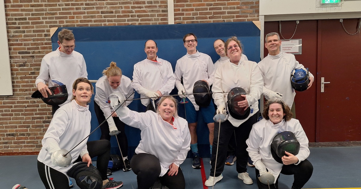 Vrienden leren schermen en Heisterkoor verrast Marijke