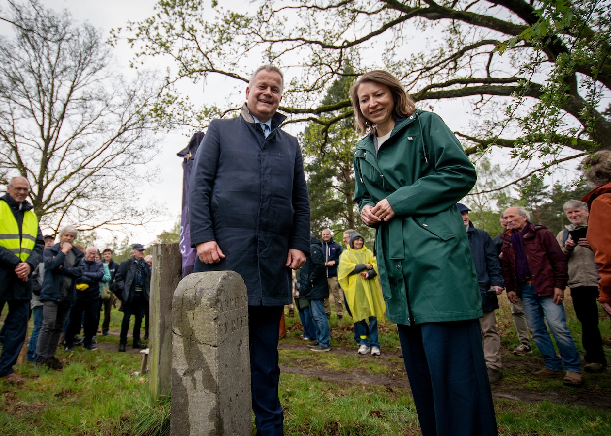 Vier decennia spoorloos en nu weer op z’n plek: de paal die Tilburg en ...