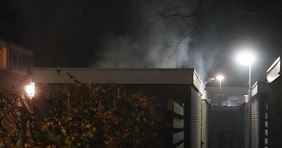 Opnieuw een brand in Assen: Dak van schuurtje in brand aan de Merwedestraat