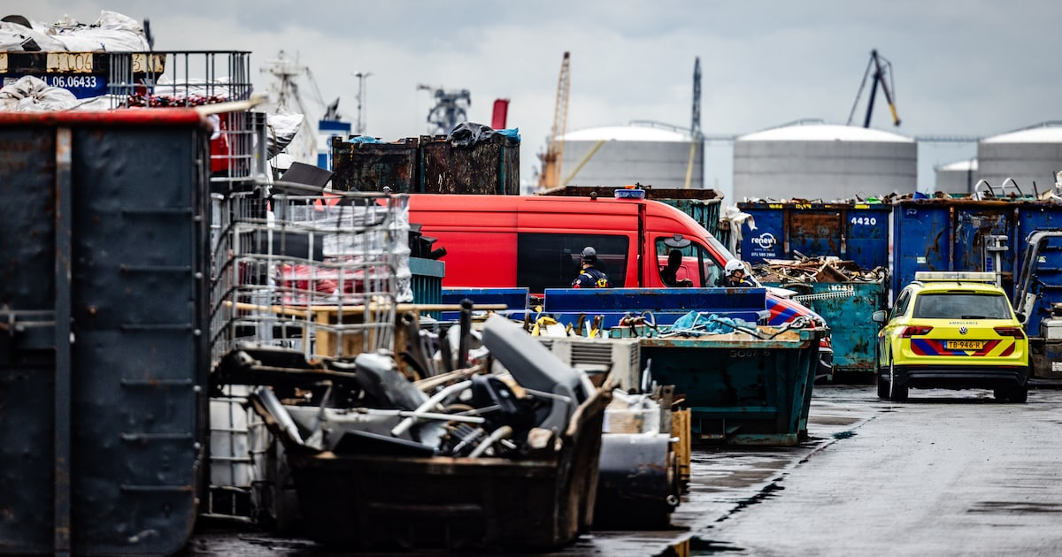 Opnieuw ernstig bedrijfsongeval in Rotterdamse haven: man raakt zwaargewond in scheepsruim