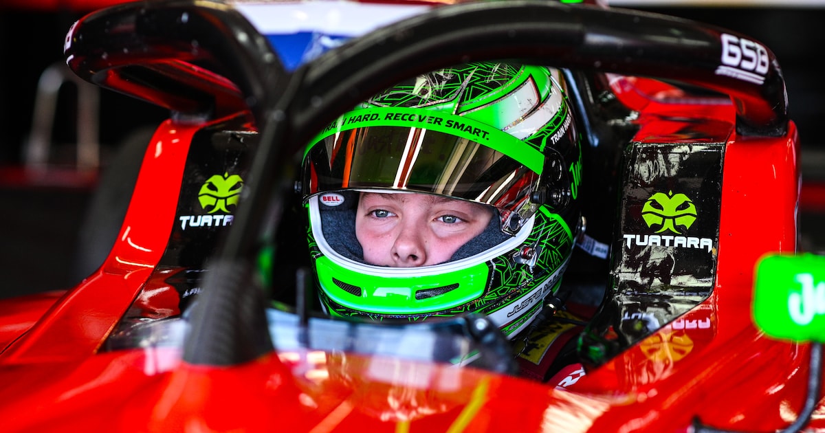 Juste Mulder (15) schrijft autosportgeschiedenis bij Formule 4-debuut ...
