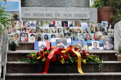 Indrukwekkend eerbetoon Go Ahead Eagles in Nice, waar tranen laten zien dat de pijn nog diep zit