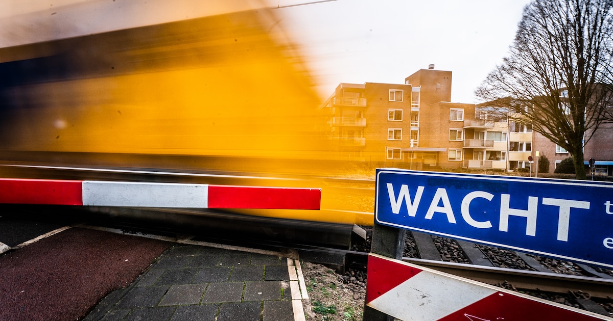 Spoorwegovergang Hovergelei in Reuver wordt toegankelijk voor auto’s