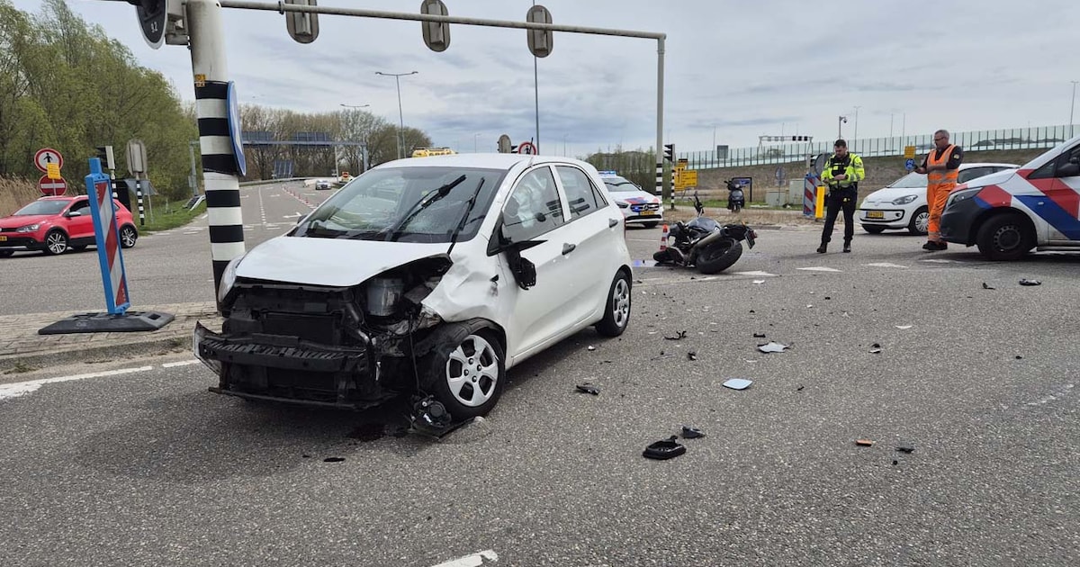 Motorrijder ernstig gewond na botsing bij afrit van de A9 bij Amstelveel