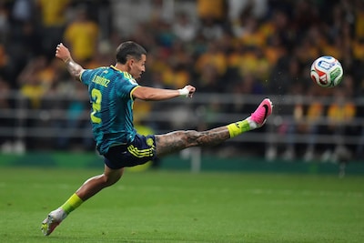 Colombia breekt muur van Oezbekistan: Daniel Muñoz scoort met kunstige volley