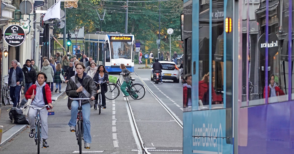Wordt de Utrechtsestraat eenrichtingsverkeer? Amsterdam onderzoekt meer ruimte voor fietsers en voet