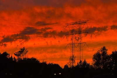 Brabanders genieten van spectaculaire lucht na zonsondergang en delen massaal beelden