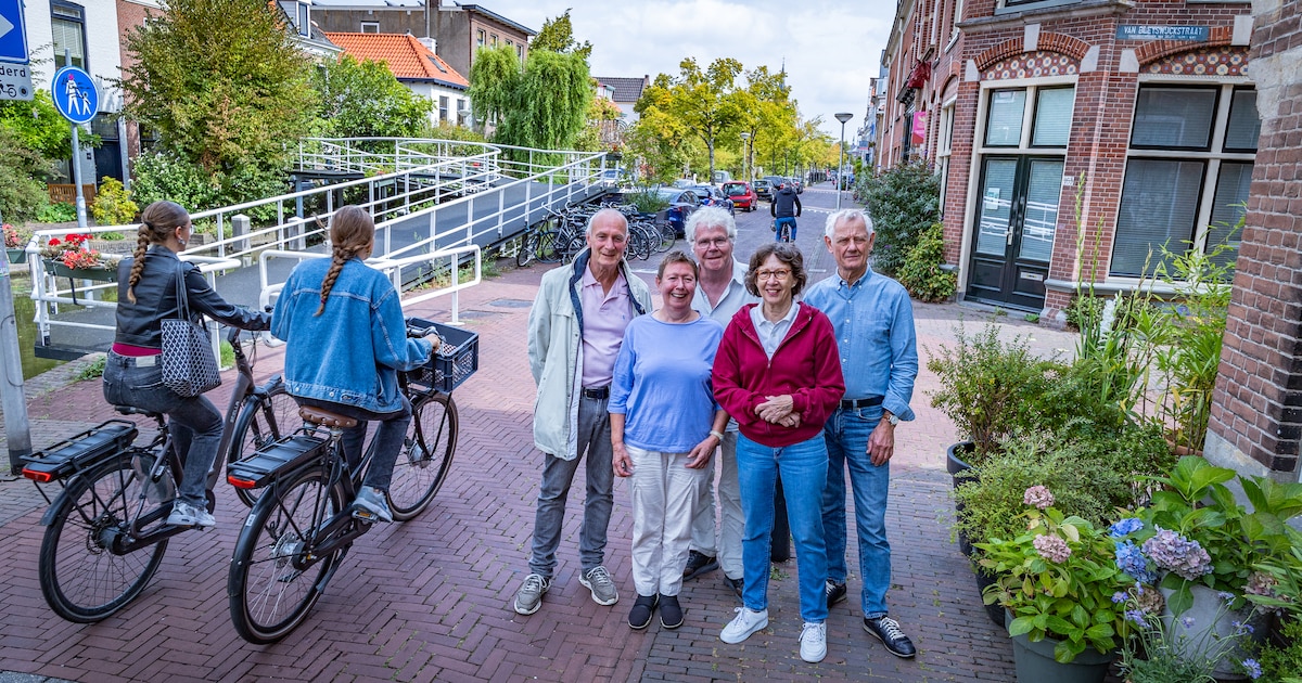 Lezers verdeeld over snelfietsroute door de smalle Buitenwatersloot in Delft