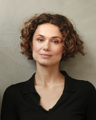 Doortje Smithuijsen geeft interview in Arnhem tijdens Boekenweek