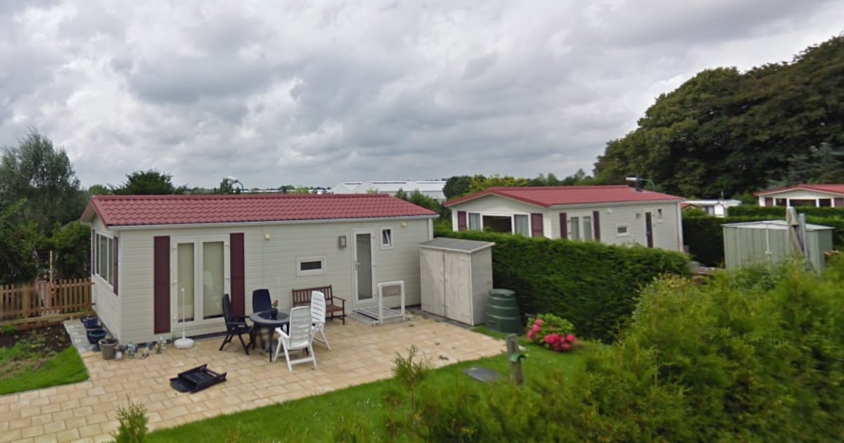 Streep door permanent wonen in recreatiehuizen Woubrugge en Kaag