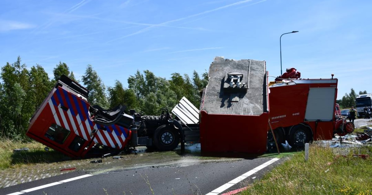 Ravage na ernstig ongeval met brandweerwagen op de N62 bij Hoek: weg afgesloten