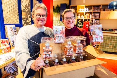 Klanten stonden in de rij voor kersthanger van Grote Kerk, wordt de Groothoofdpoort ook zo’n succes?