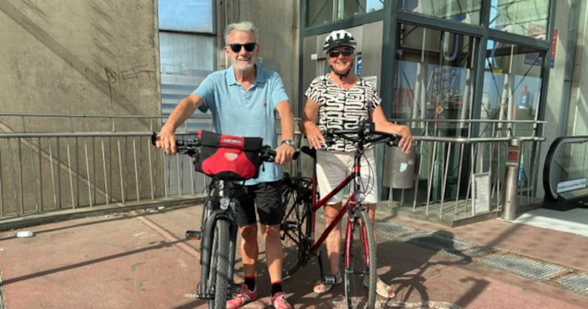 Fietser na fietser zoeft door geopende fietsbuis Beneluxtunnel: ‘Heerlijk dat de lift het weer doet’